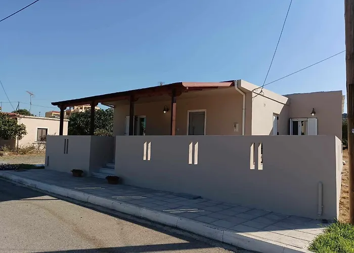 La Casa Di Kokkines Plitra