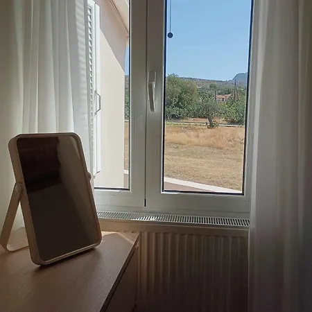 La Casa Di Kokkines Plitra