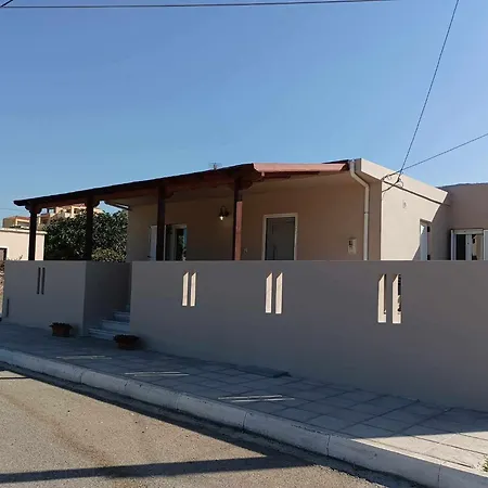 La Casa Di Kokkines Plítra
