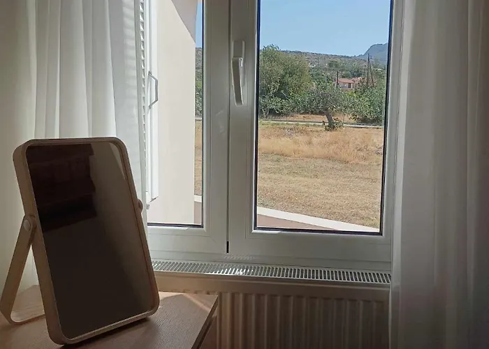 La Casa Di Kokkines Plítra